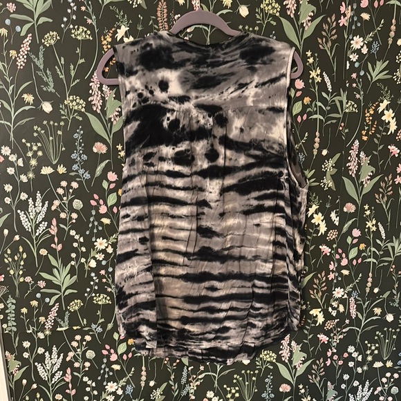 Torrid Black and White Buttoned Tank Top Blouse - Picture 4 of 4